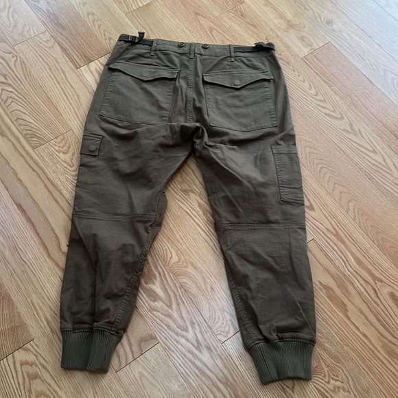 Vince SZ 12, slouch military cargo jogger pants. - Picture 11 of 13